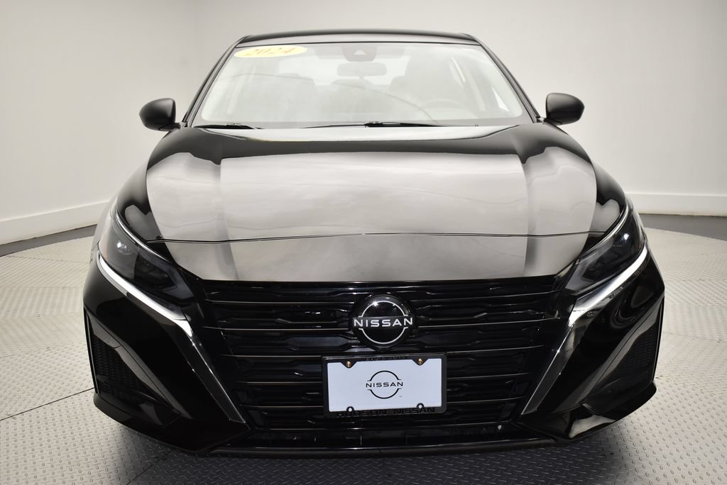 Used 2024 Nissan Altima 2.5 SV AWD/4WD image 2