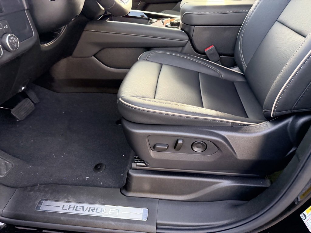 New 2026 Chevrolet Suburban Premier image 15