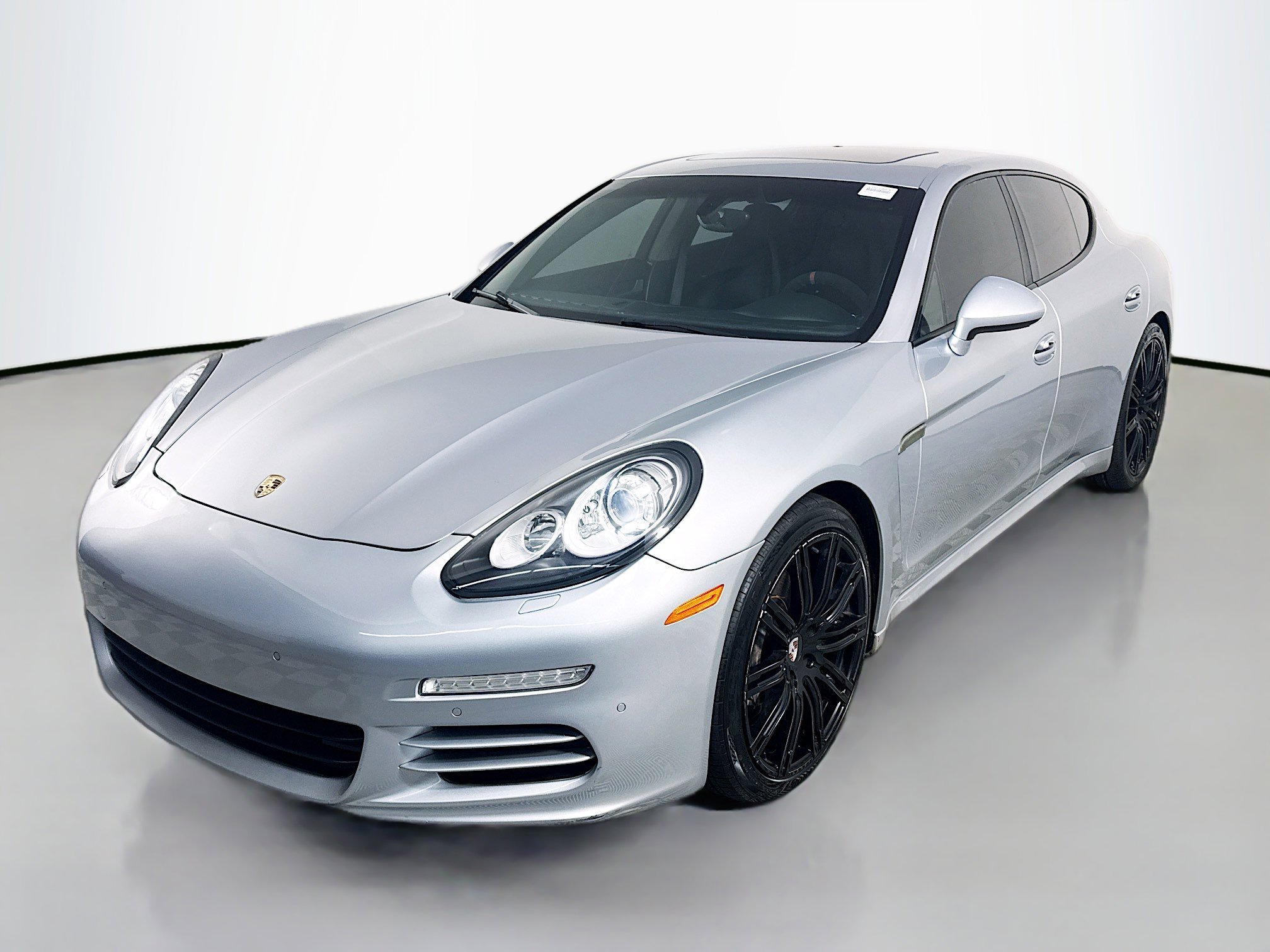 Used 2016 Porsche Panamera 4 Edition AWD/4WD image 4