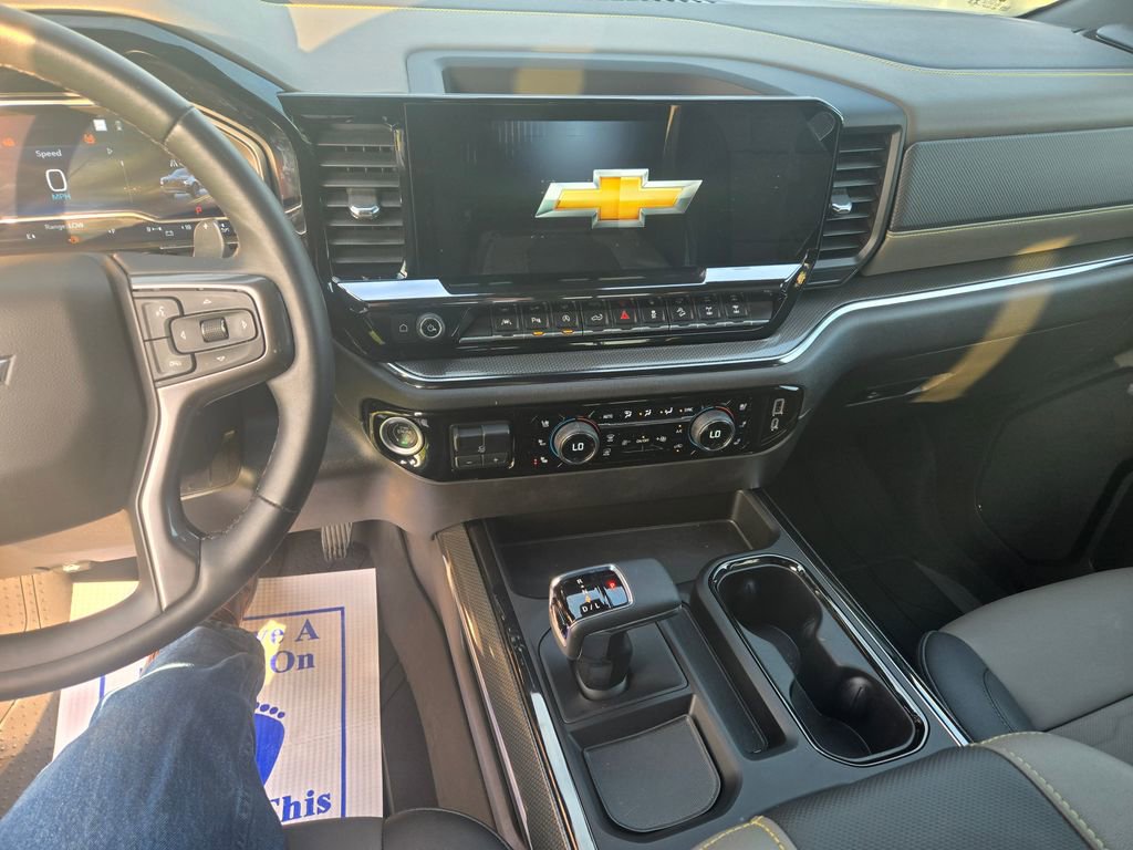 Used 2023 Chevrolet Silverado 1500 ZR2 w/ Technology Package AWD/4WD image 9