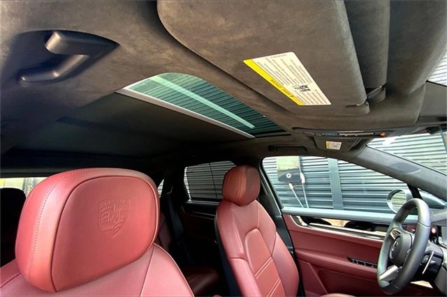 New 2025 Porsche Cayenne Turbo image 32