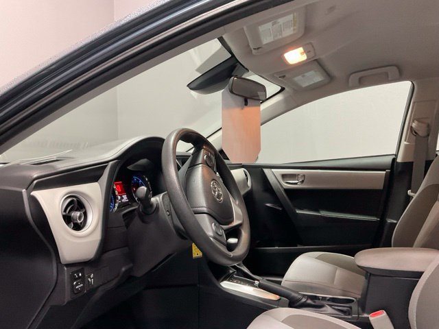 Used 2018 Toyota Corolla LE FWD image 17