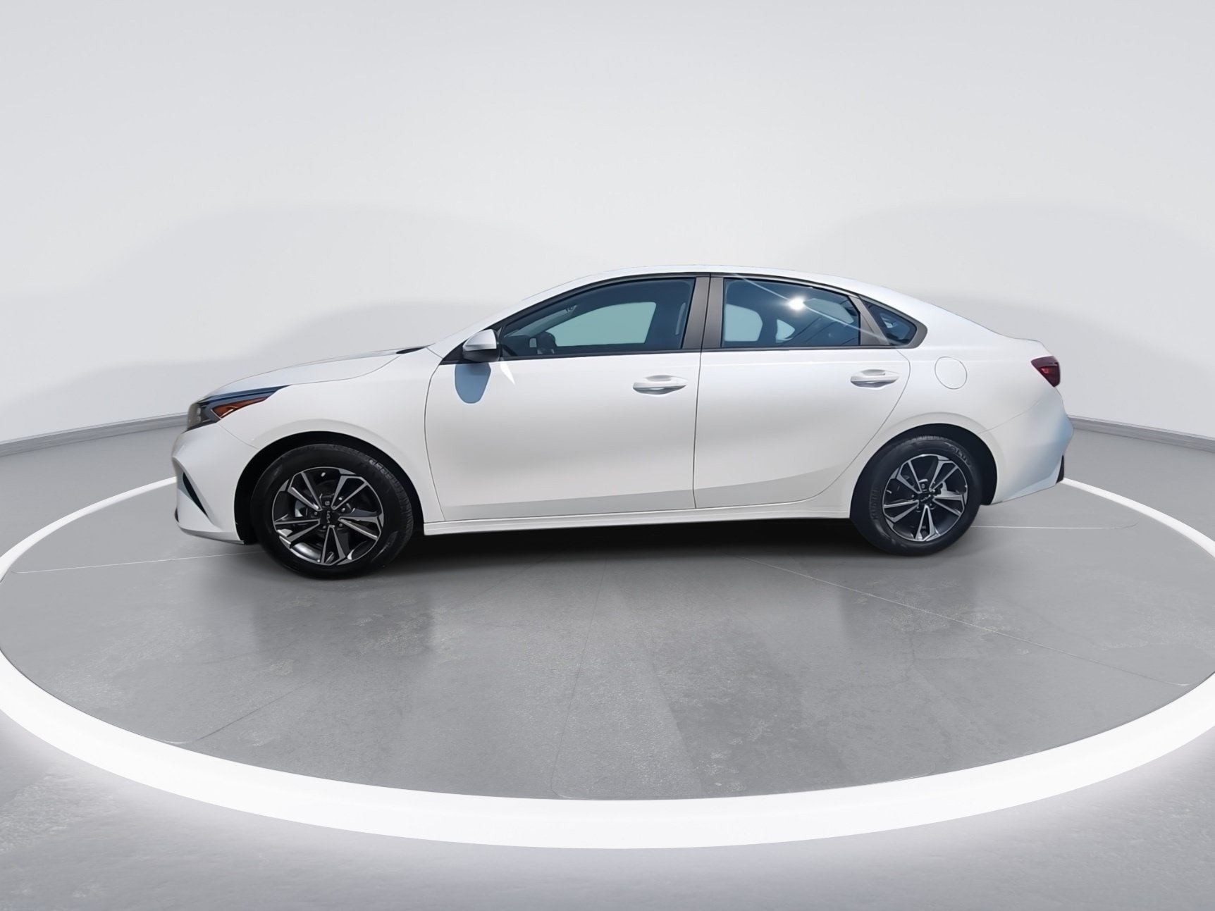 Used 2023 Kia Forte LXS FWD image 5