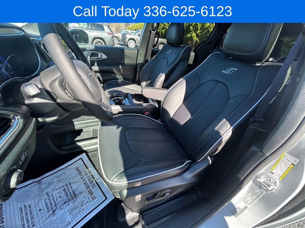 New 2026 Chrysler Pacifica Limited w/ S Appearance Package FWD image 19