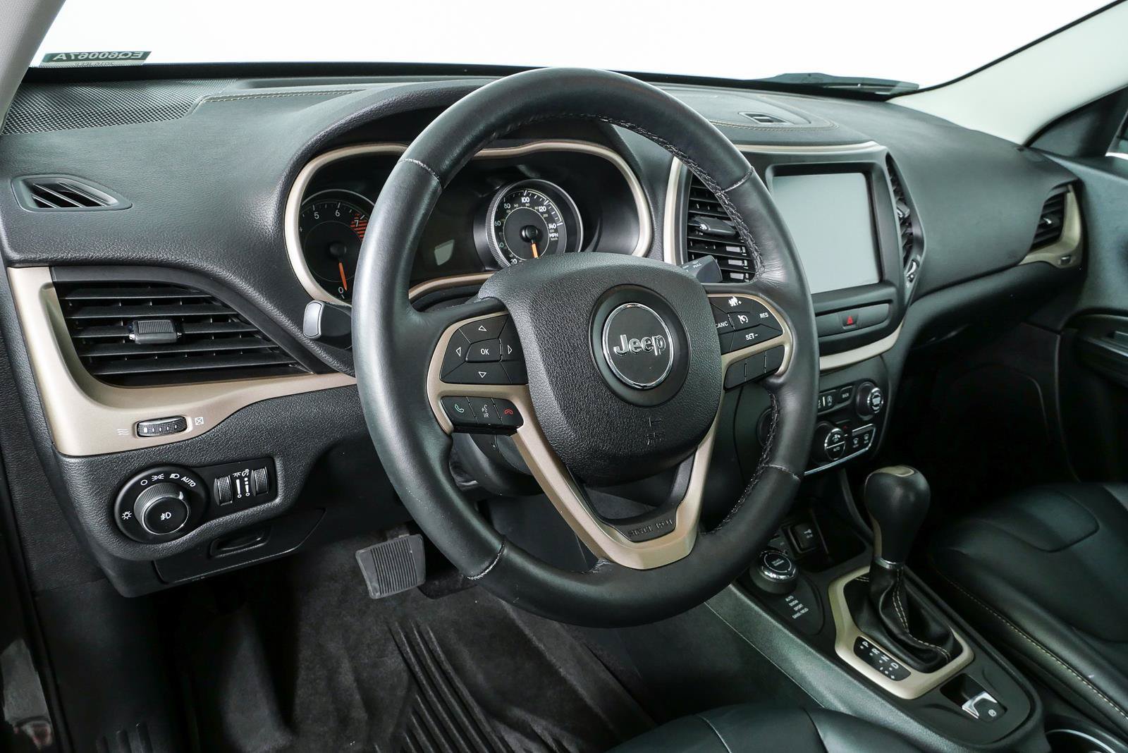 Used 2016 Jeep Cherokee Limited AWD/4WD image 4