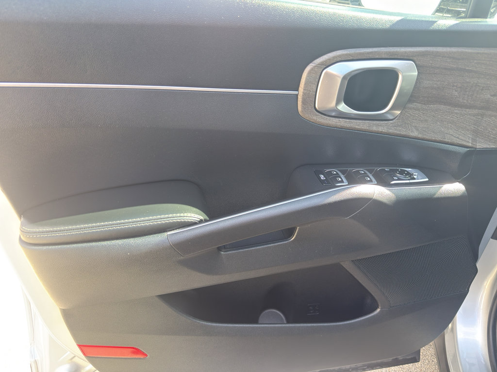 Used 2021 Kia Sorento EX image 14