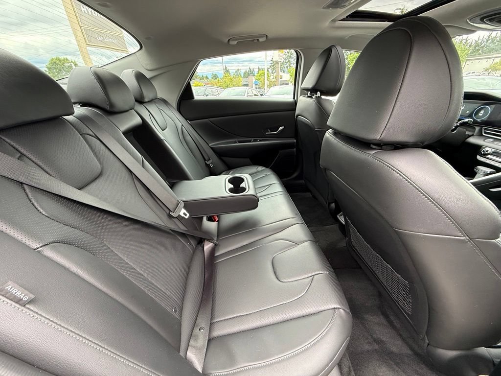 Certified 2025 Hyundai Elantra Limited w/ Cargo Package FWD image 14