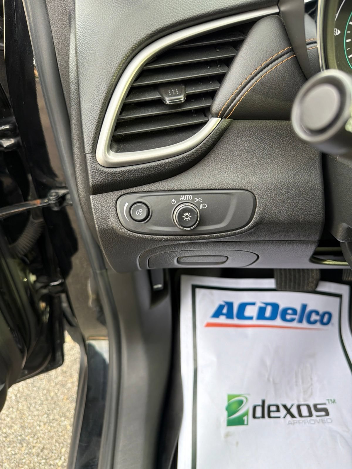 Used 2019 Chevrolet Trax LT w/ LT Convenience Package FWD image 11