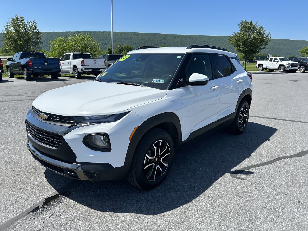 Used 2023 Chevrolet TrailBlazer ACTIV w/ Convenience Package AWD/4WD image 3