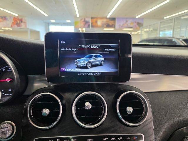 Used 2019 Mercedes-Benz GLC 300 4MATIC w/ Premium Package image 17
