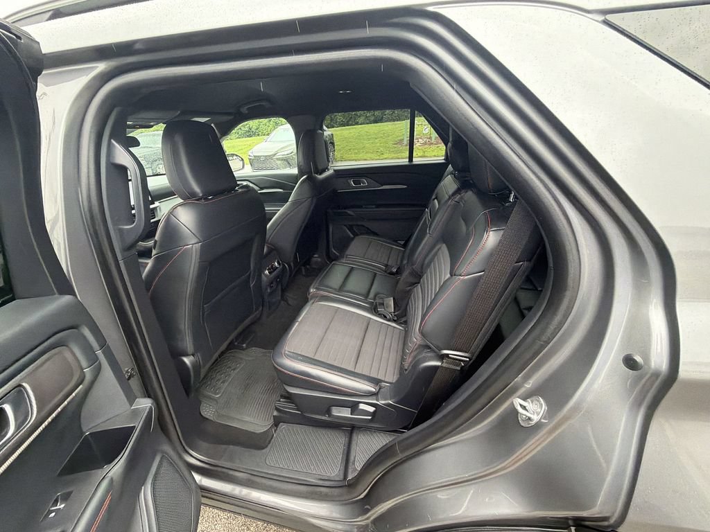 Used 2025 Ford Explorer ST-Line w/ ST-Line Street Pack AWD/4WD image 22