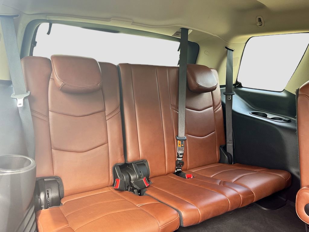 Used 2020 Cadillac Escalade Luxury w/ Escalade Sport Edition AWD/4WD image 29