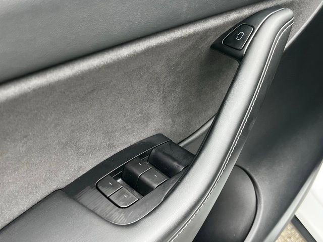 Used 2022 Tesla Model Y Performance AWD/4WD image 10
