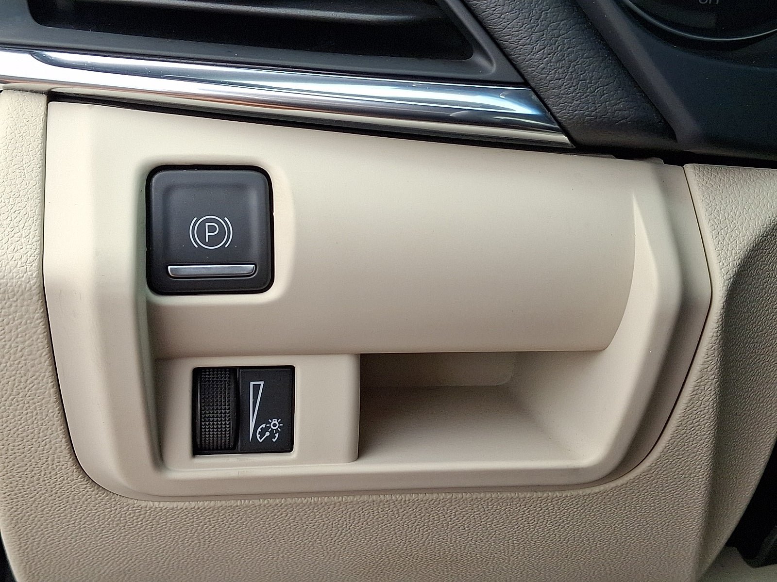 Certified 2024 Cadillac CT4 Premium Luxury AWD/4WD image 32