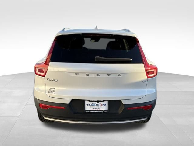 Used 2021 Volvo XC40 T4 Momentum w/ Protection Package Premier image 10