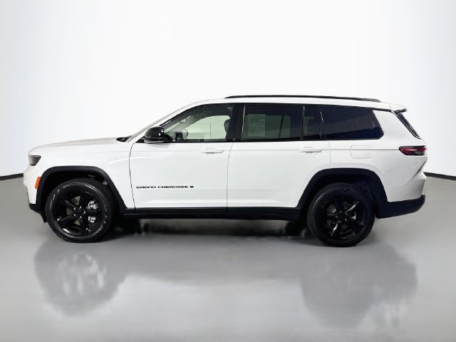 Used 2023 Jeep Grand Cherokee L Limited w/ Black Appearance Package AWD/4WD image 4