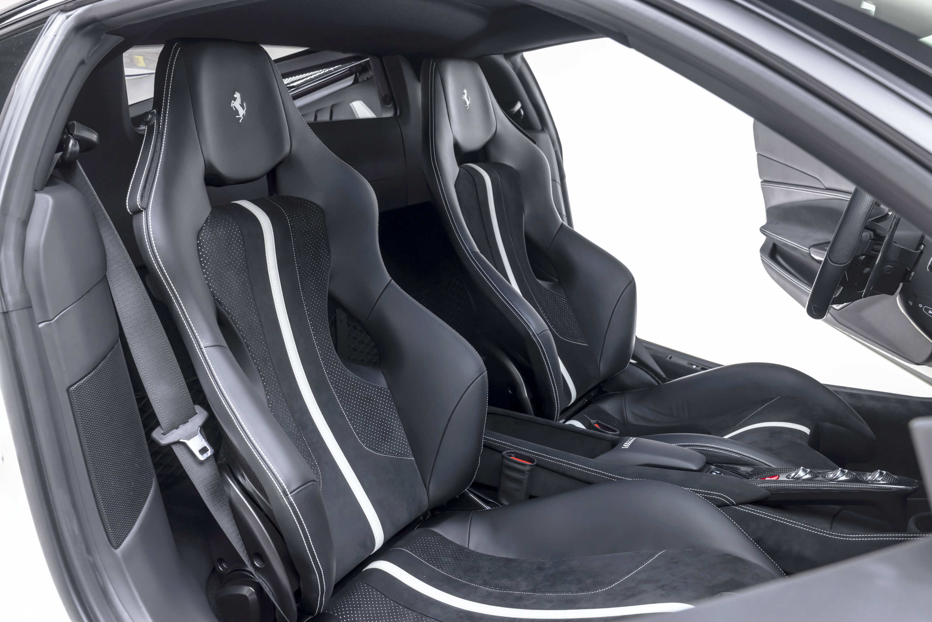 Certified 2022 Ferrari F8 Tributo RWD image 46