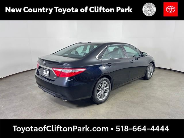 Used 2016 Toyota Camry SE w/ Moonroof Package FWD image 3