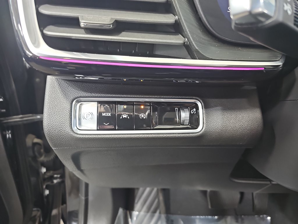 Certified 2024 Buick Envision Preferred AWD/4WD image 30