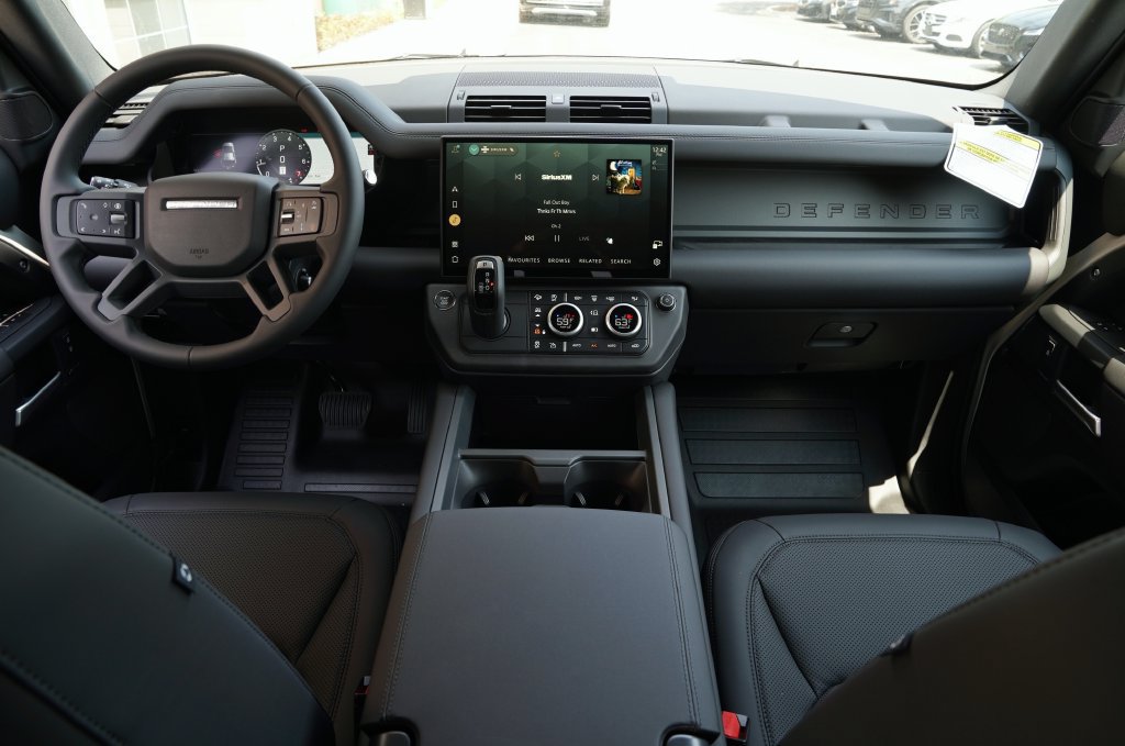 New 2026 Land Rover Defender 110 S AWD/4WD image 9