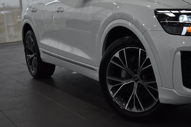 Used 2025 Audi Q8 Premium image 4
