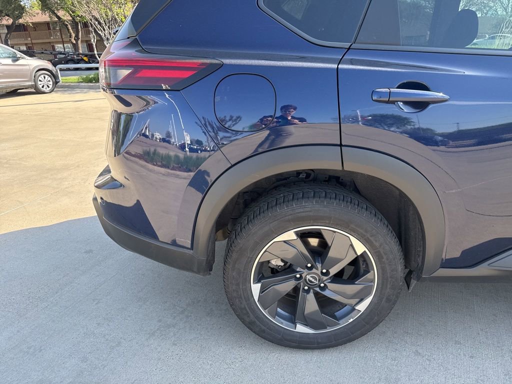 Used 2024 Nissan Rogue SV image 6