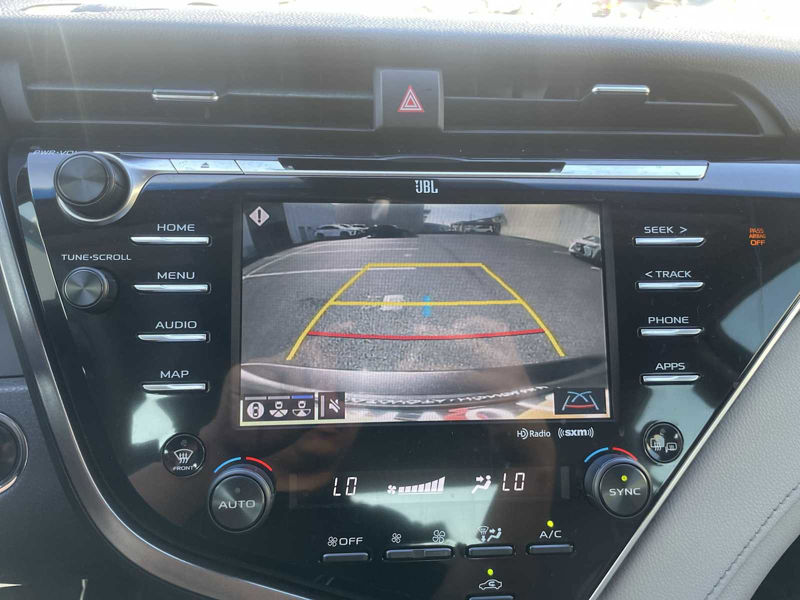 Used 2018 Toyota Camry XLE image 24