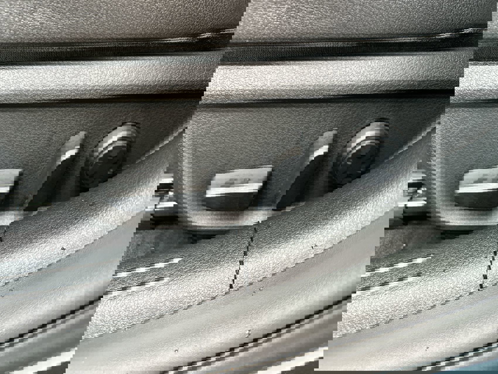 Used 2024 Genesis G70 2.5T image 18