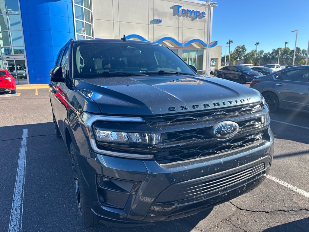 Used 2024 Ford Expedition Limited AWD/4WD image 5