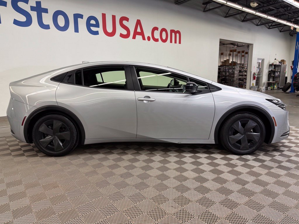 Used 2025 Toyota Prius LE FWD image 8