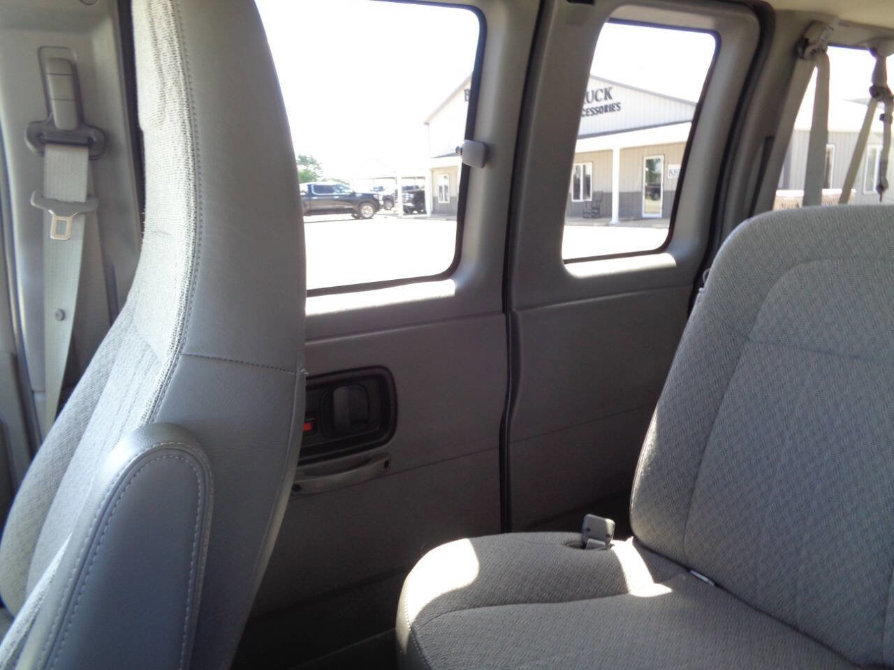 Used 2018 Chevrolet Express 2500 LS w/ Driver Convenience Package RWD image 15