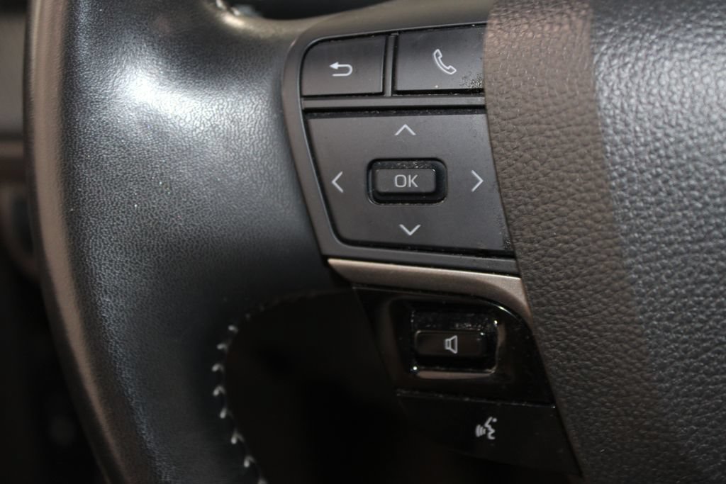 Used 2025 Toyota Camry SE FWD image 27
