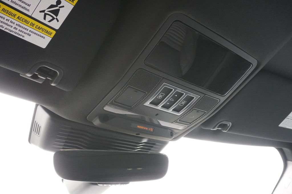 Used 2025 Land Rover Discovery S AWD/4WD image 16
