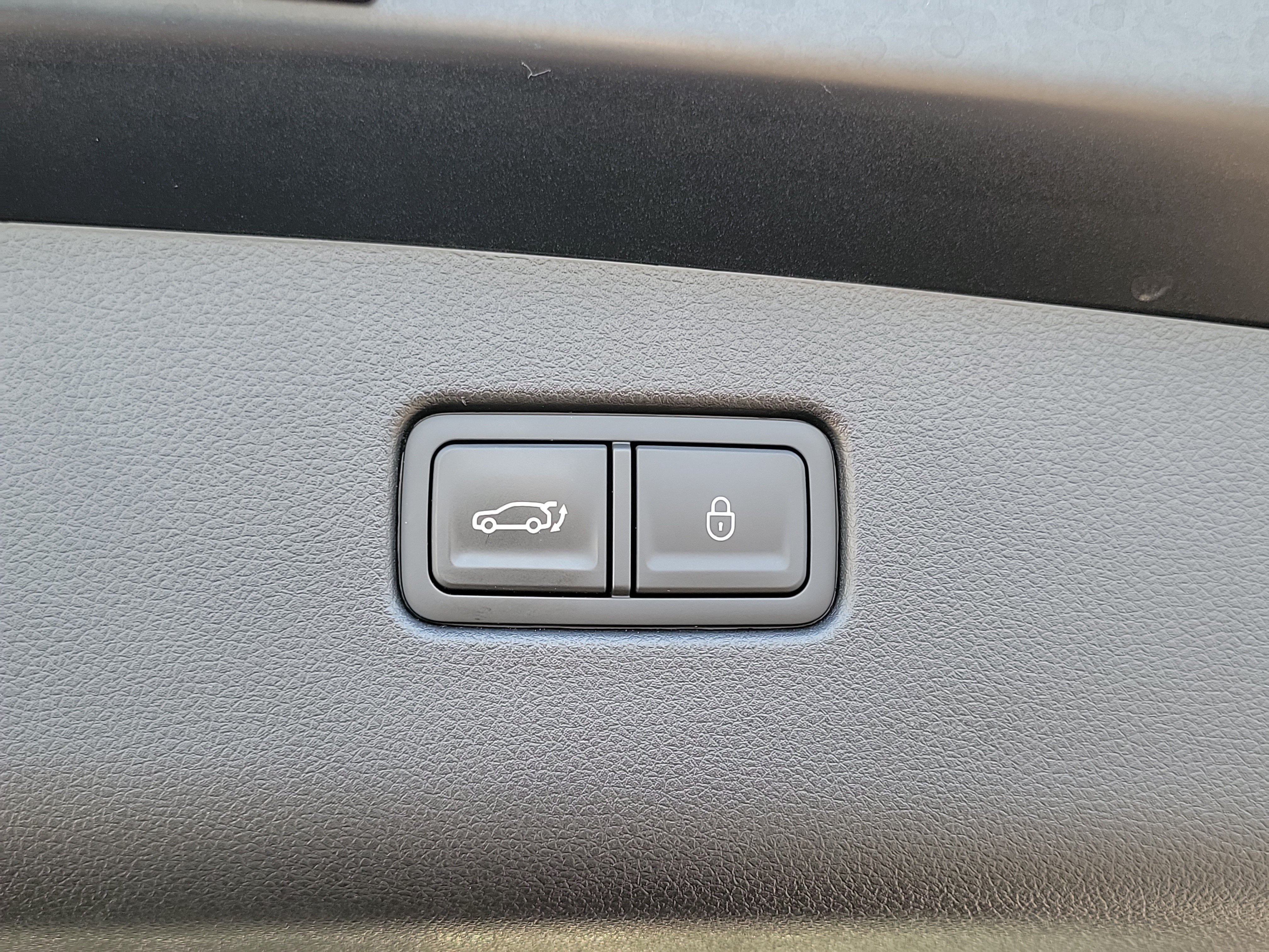 Certified 2024 Genesis GV70 2.5T w/ Cargo Package AWD/4WD image 18
