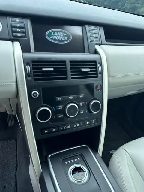 Used 2016 Land Rover Discovery Sport SE AWD/4WD image 12