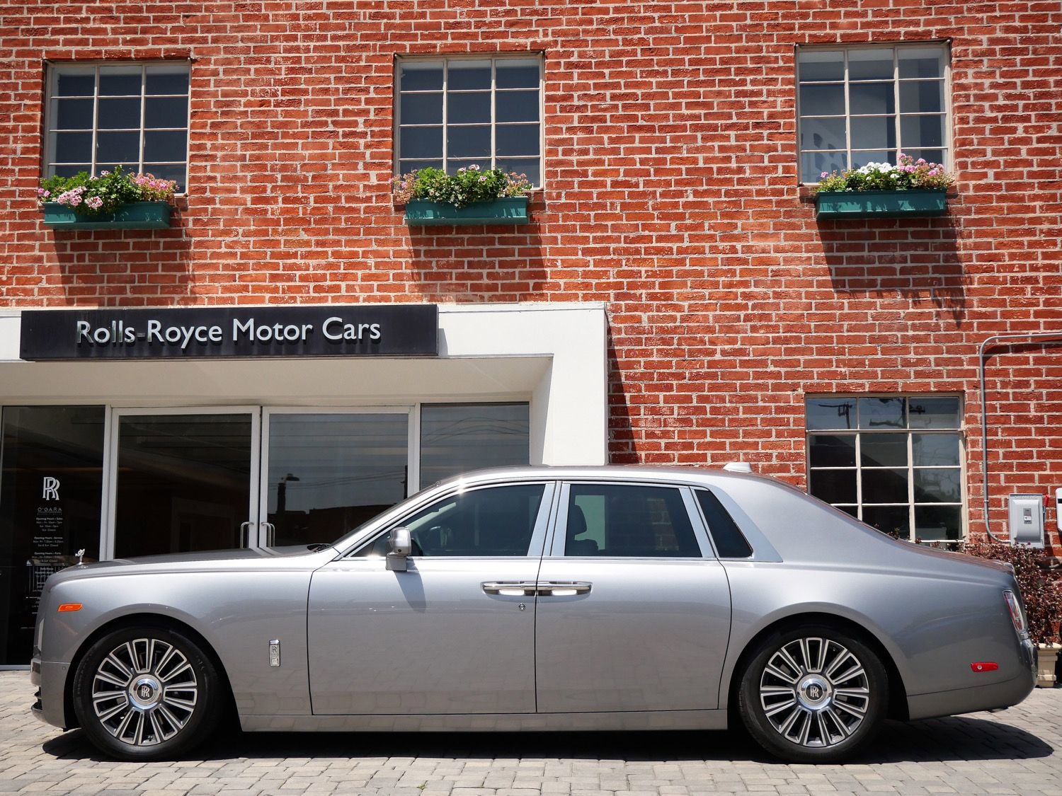 Certified 2023 Rolls-Royce Phantom Sedan RWD image 3