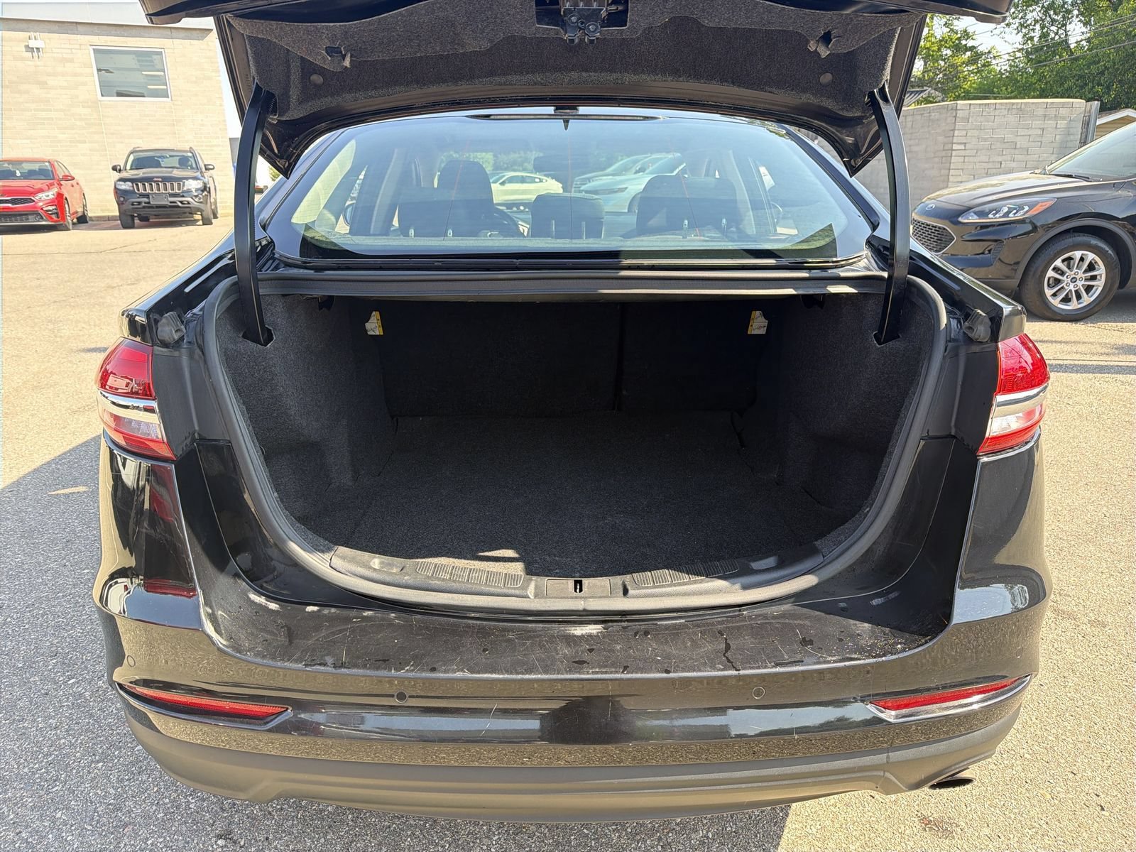 Used 2020 Ford Fusion SE FWD image 37