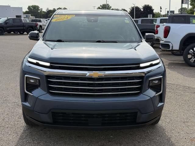 Used 2024 Chevrolet Traverse LT AWD/4WD image 3