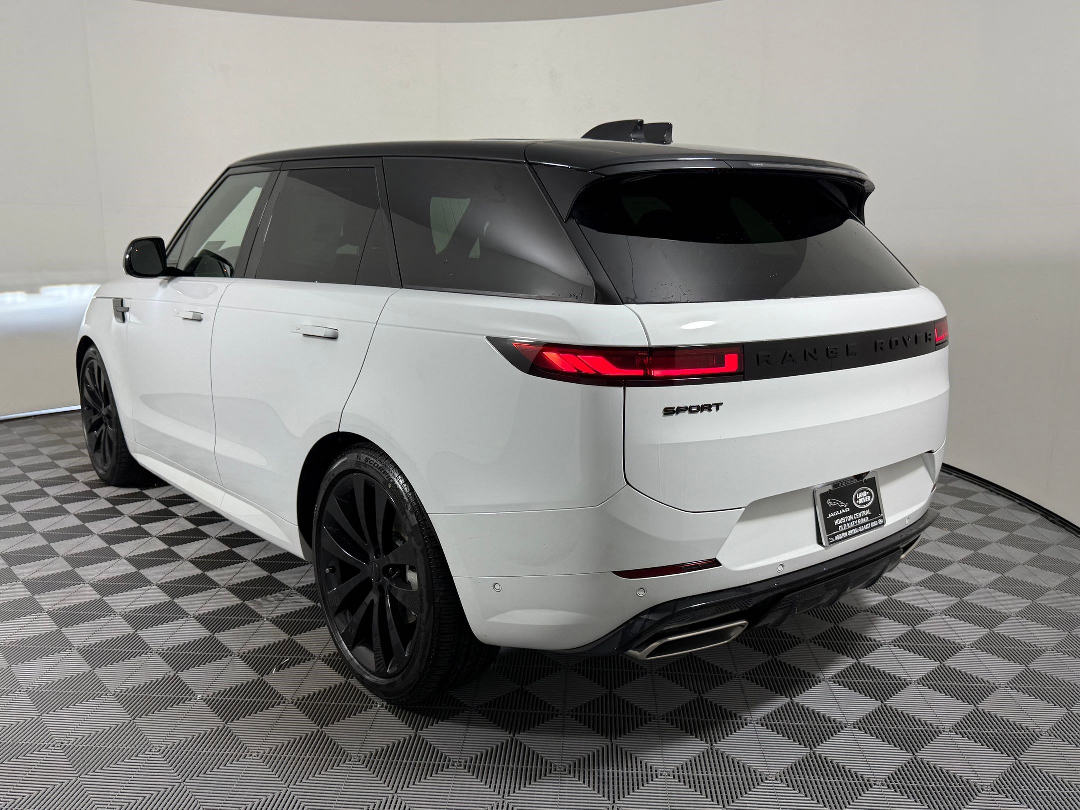 New 2026 Land Rover Range Rover Sport Dynamic SE AWD/4WD image 3
