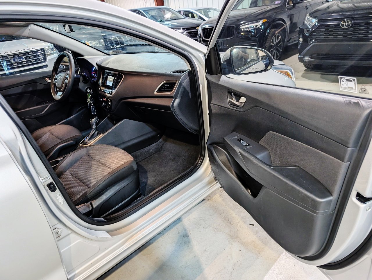 Used 2020 Hyundai Accent SE image 27