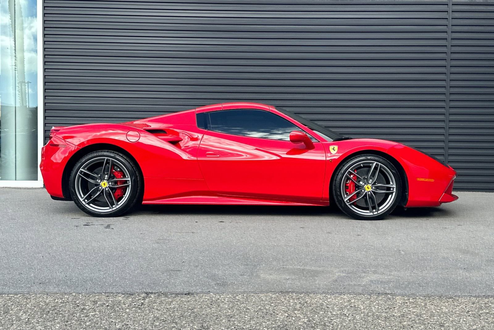 Used 2017 Ferrari 488 Spider RWD image 9