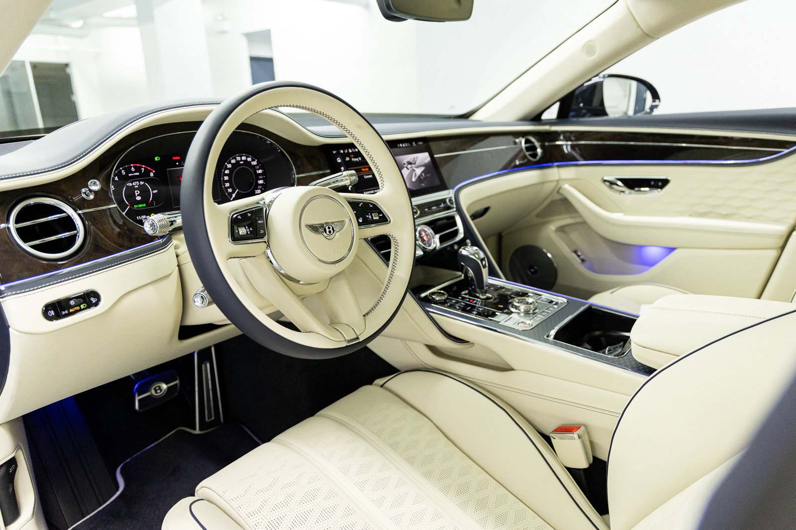 Certified 2025 Bentley Flying Spur Plug-In Hybrid AWD/4WD image 28