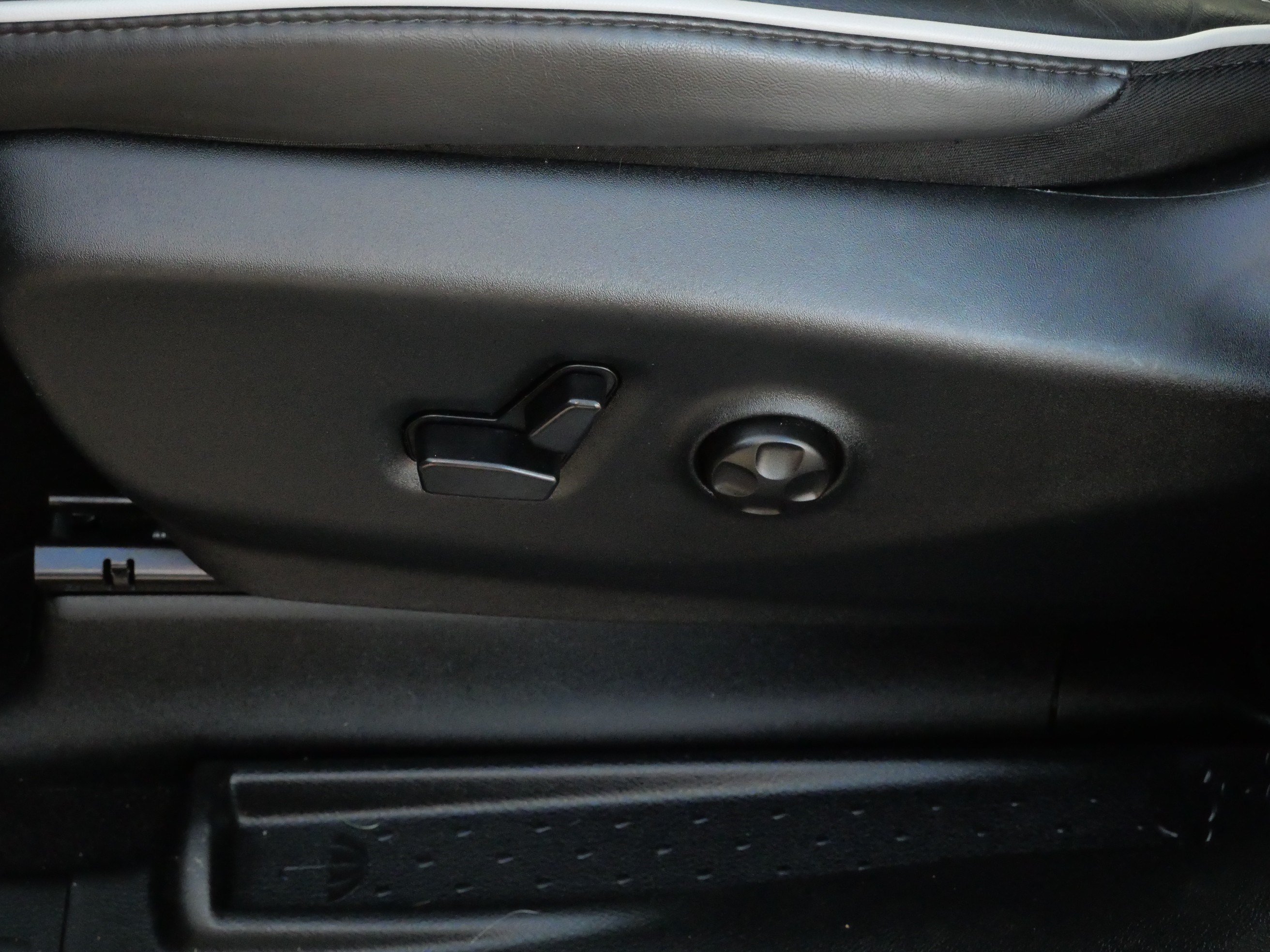 Used 2025 Chrysler Pacifica Limited FWD image 20