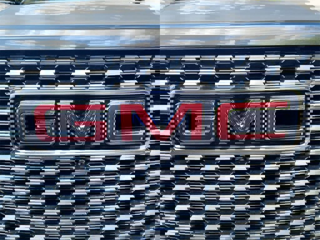 Used 2022 GMC Yukon Denali w/ Advanced Technology Package image 32