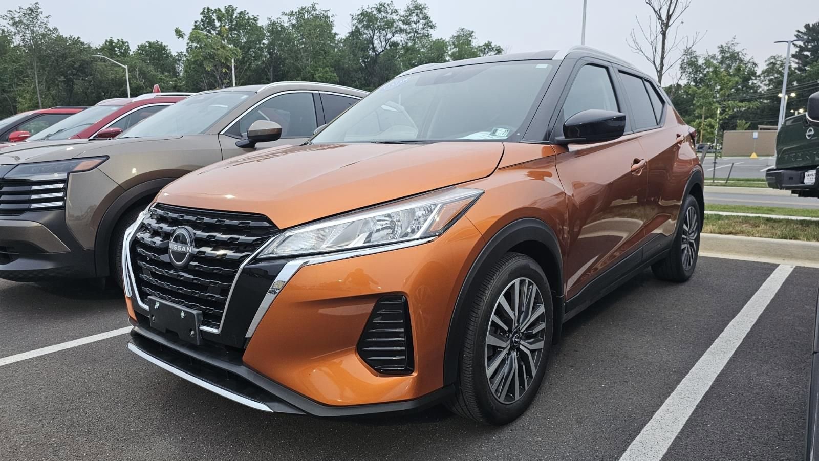 Used 2023 Nissan Kicks SV FWD image 1