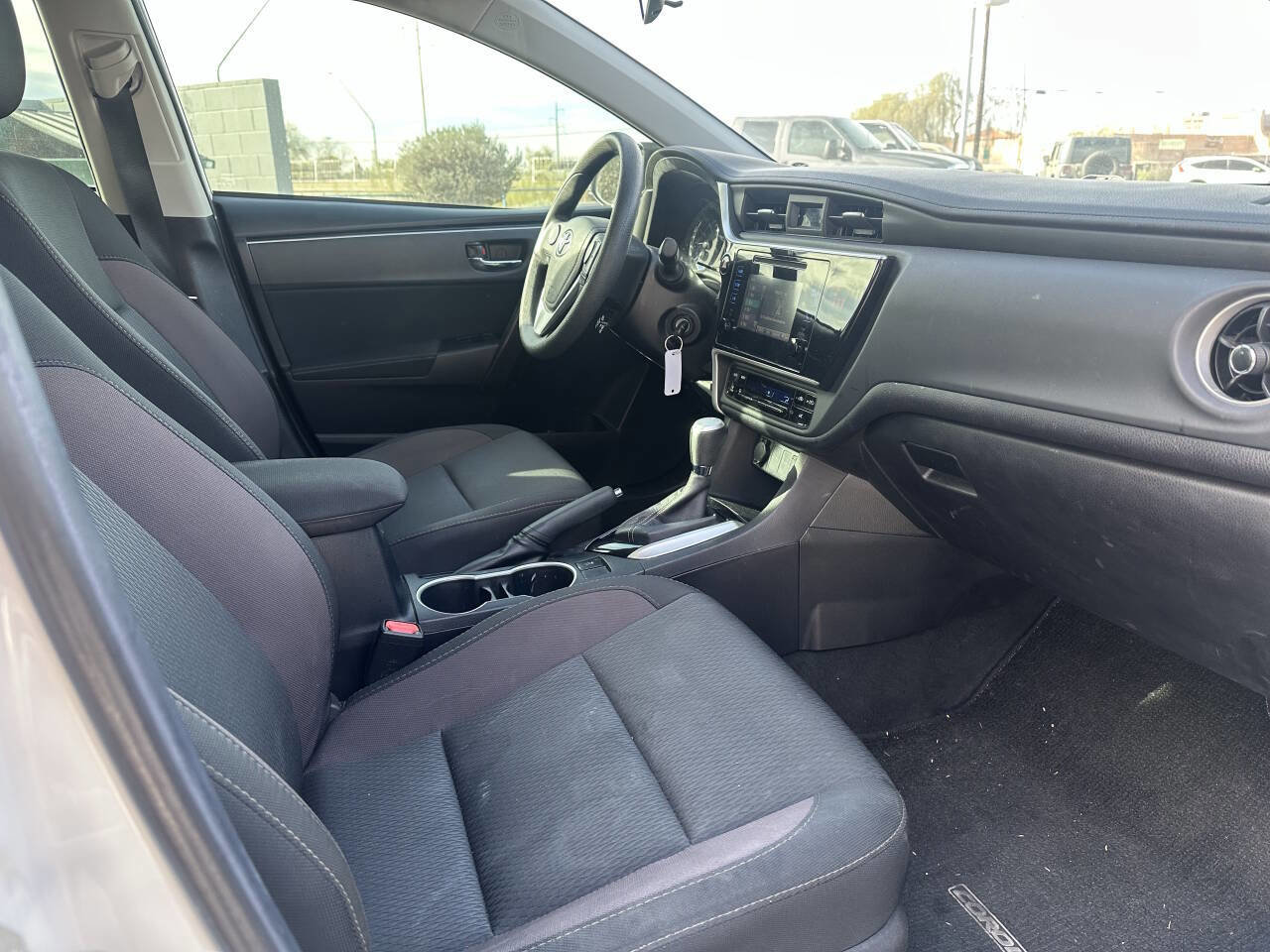 Used 2018 Toyota Corolla LE image 9