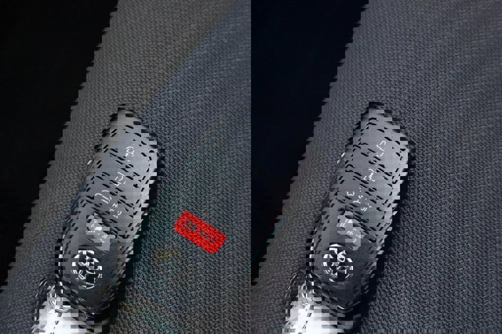 Used 2022 Toyota Tundra SR5 w/ SR5 Convenience Package image 28