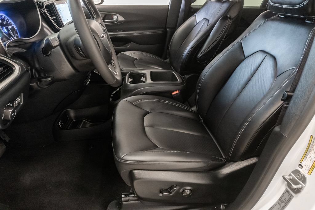 New 2026 Chrysler Pacifica Select FWD image 10