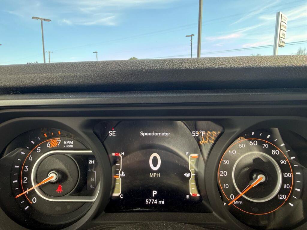 Used 2024 Jeep Wrangler Sport AWD/4WD image 29