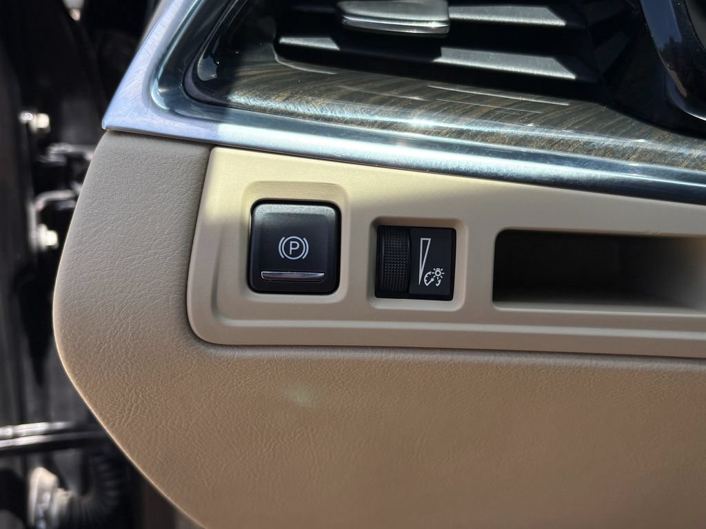 Used 2018 Cadillac XT5 FWD image 17